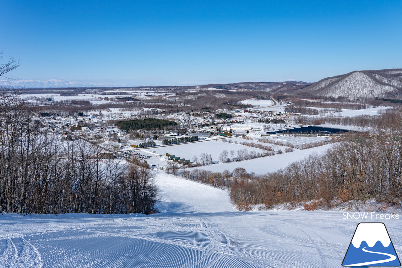 幕別町白銀台スキー場｜広大な十勝平野の向こうには、北海道の背骨・日高山脈。大地のスケール感が違う、ロケーション抜群のローカルスキー場へ(^^)/